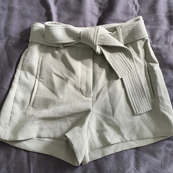 Wilfred
TIE-FRONT SHORT
SILVER SAGE GREEN - Picture 1 of 3
